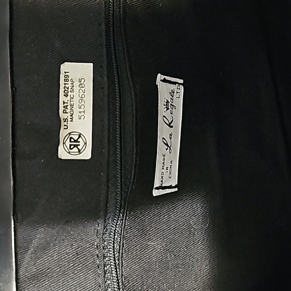 La Regale's Designer Vintage 60's Black Patent Leather Ande w/Bow Long Clutch - Picture 10 of 10